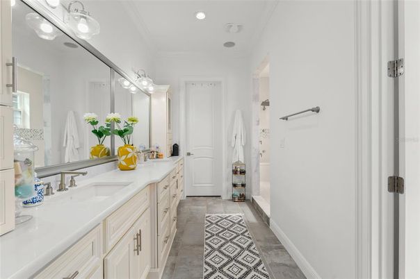 Bathroom, Dual Sink Vanities, Interior, Recessed Lighting