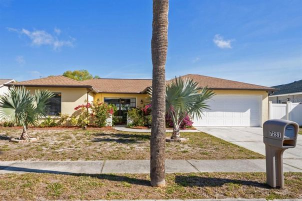 Attached, Exterior, Facade, Ranch