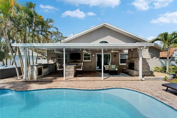 Exterior, Hot Tub, Pool