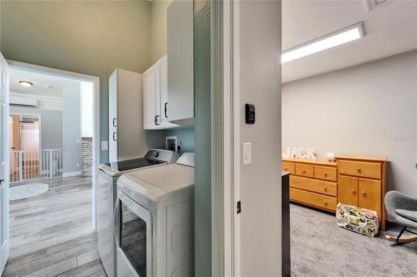 Interior, Recessed Lighting, Washer, Wood Texture Flooring