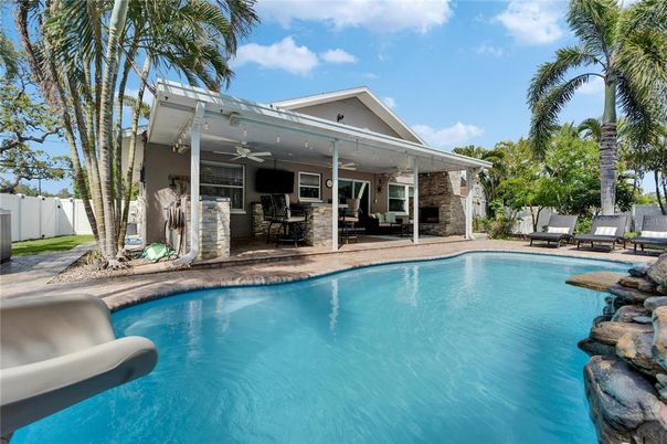 Exterior, Pool