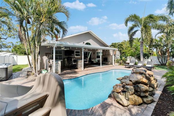 Exterior, Hot Tub, Pool