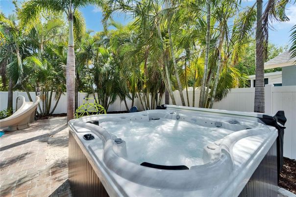 Exterior, Hot Tub