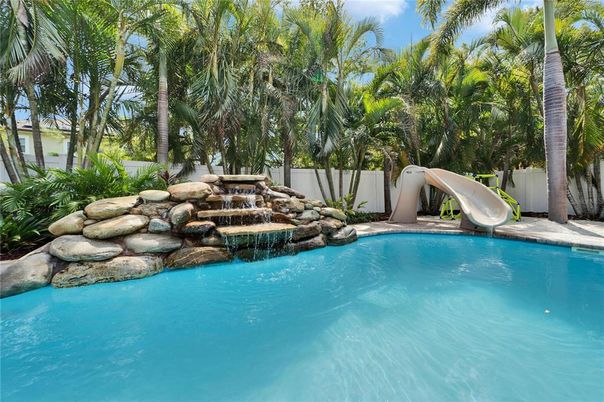 Exterior, Playground, Pool