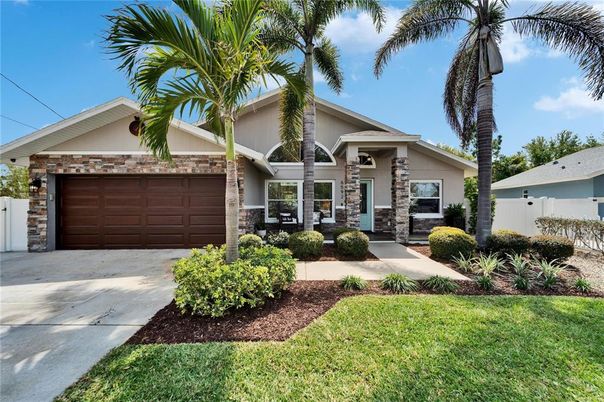 Attached, Exterior, Facade, Ranch
