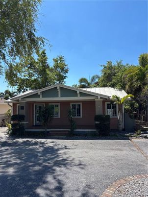 Exterior, Facade, Ranch