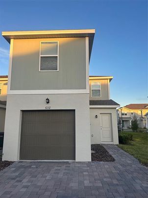 Attached, Exterior, Facade, Modern