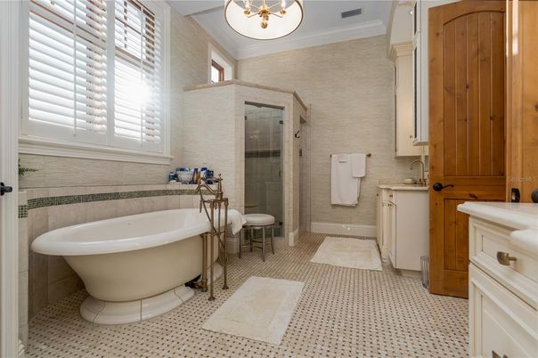 Bathroom, Free Standing Baths, Glass Shower, Interior, Pendant Lights