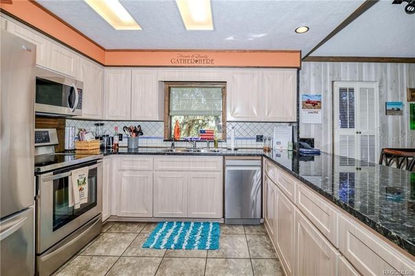Dining room, Interior, Kitchen, Recessed Lighting, Stainless Steel Appliances