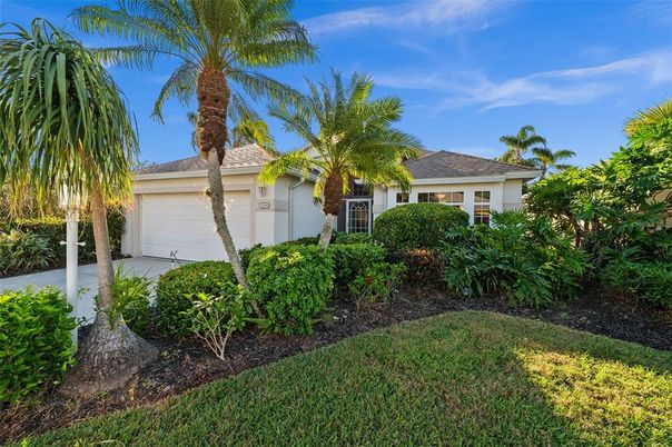 Attached, Exterior, Facade, Ranch