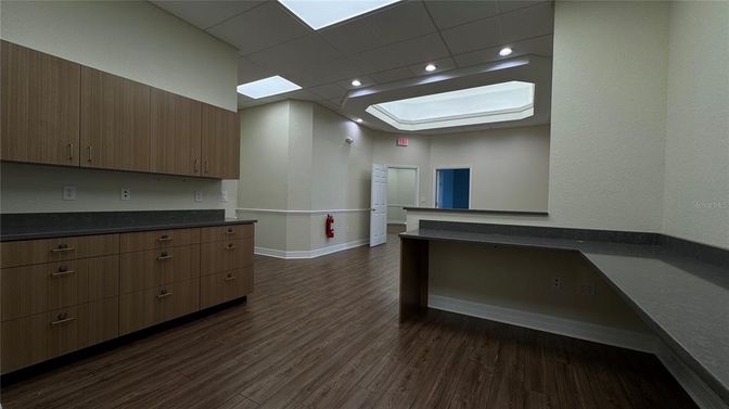 Interior, Recessed Lighting, Wood Texture Flooring