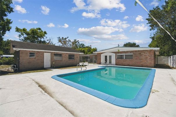Exterior, Pool