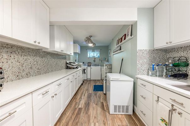 Interior, Kitchen, Washer, Wood Texture Flooring