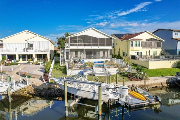 Exterior, Lake
