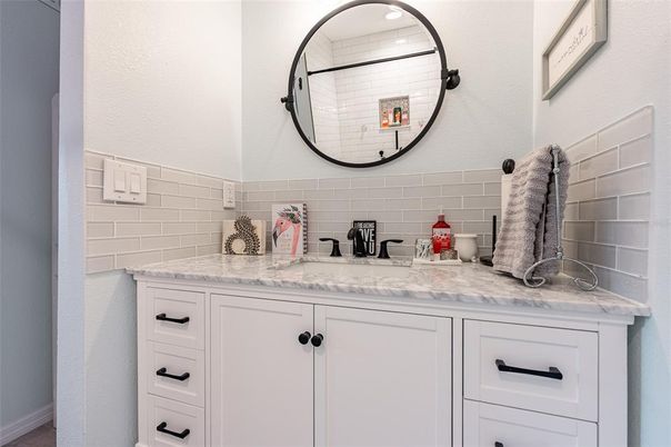Bathroom, Dual Sink Vanities, Interior