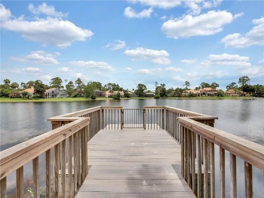 Exterior, Lake