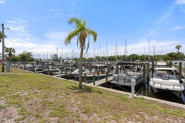 Exterior, Lake