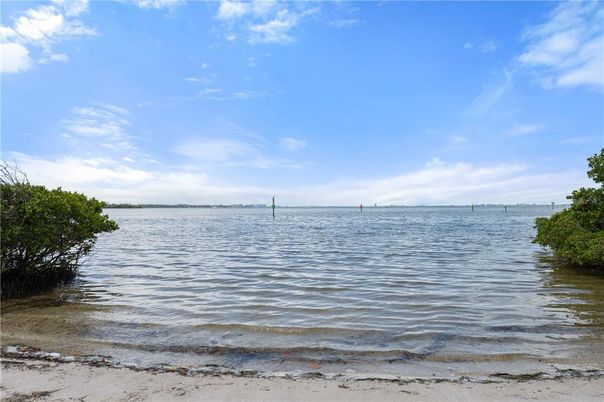 Exterior, Lake