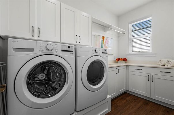 Interior, Washer, Wood Texture Flooring
