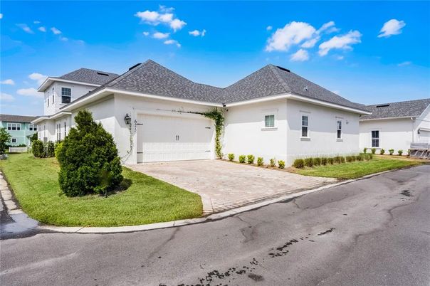 Attached, Exterior, Facade, Ranch