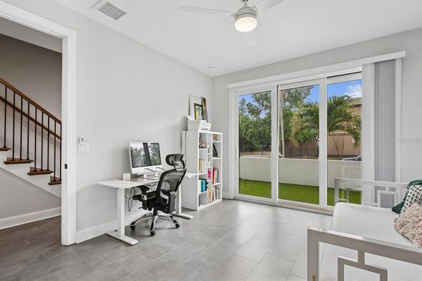Home Office, Interior