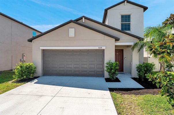 Attached, Exterior, Facade, American Craftsman