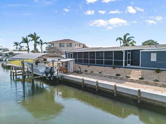 Exterior, Lake