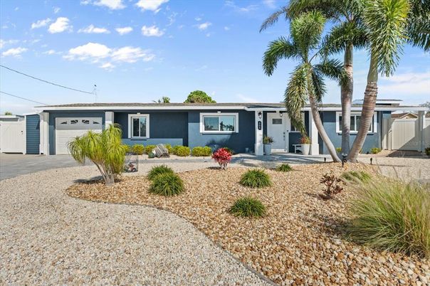 Attached, Exterior, Facade, Ranch