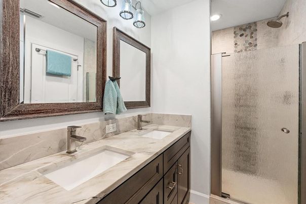 Bathroom, Dual Sink Vanities, Interior, Recessed Lighting