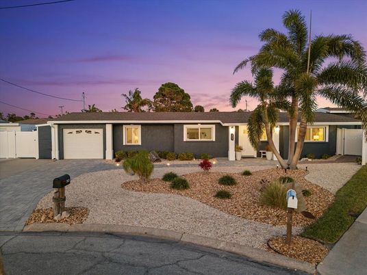 Attached, Exterior, Facade, Ranch