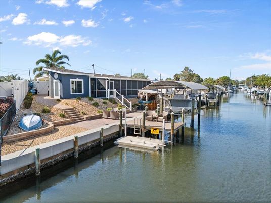Exterior, Lake