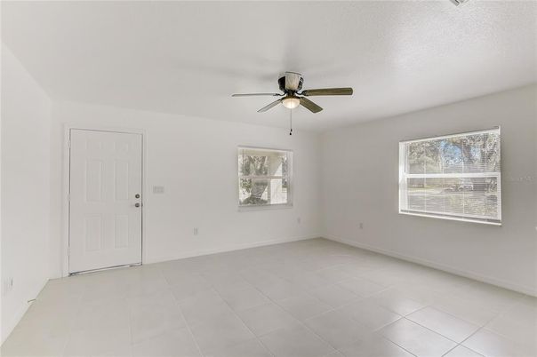 Empty room, Interior