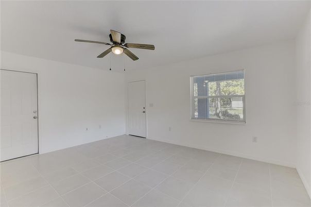 Empty room, Interior