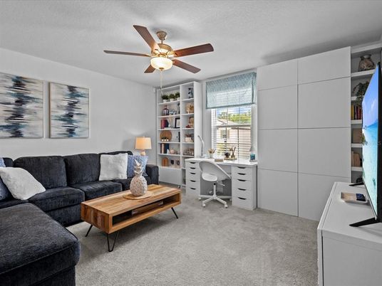 Home Office, Interior