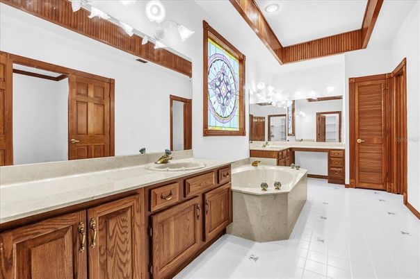 Bathroom, Dual Sink Vanities, Interior, Recessed Lighting