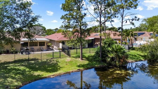 Exterior, Lake