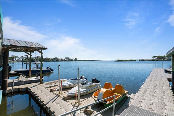 Exterior, Lake