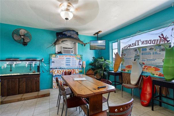 Dining room, Interior