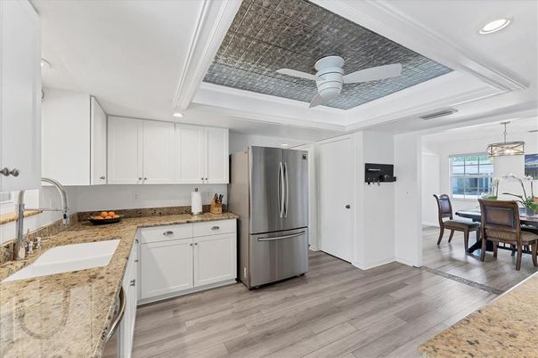 Chandelier, Dining room, Interior, Kitchen, Recessed Lighting, Wood Texture Flooring