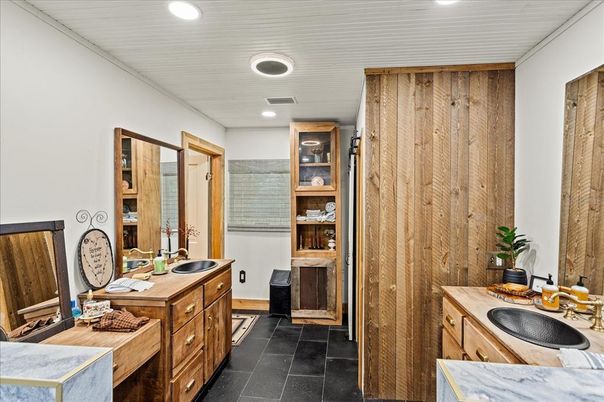 Bathroom, Dual Sink Vanities, Interior, Recessed Lighting