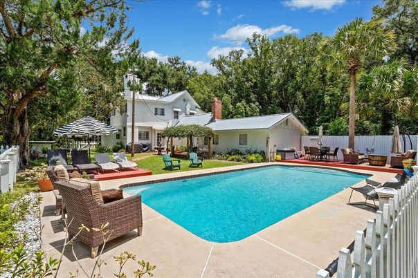 Exterior, Pool