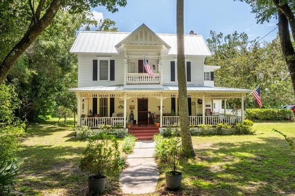 Backyard, Exterior, Facade, Queen Anne Victorian