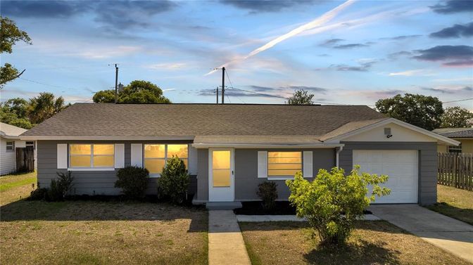 Attached, Exterior, Facade, Ranch