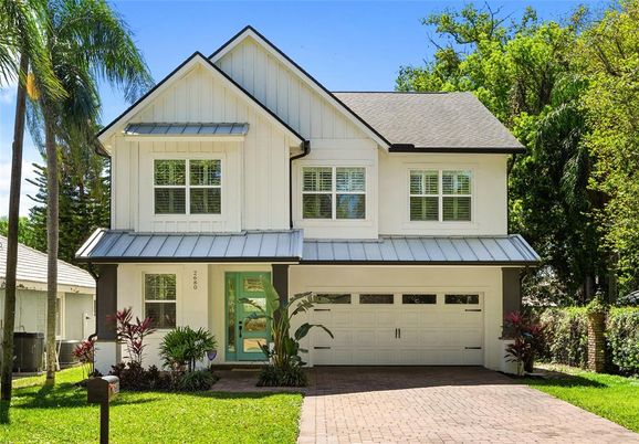 Attached, Exterior, Facade, Farmhouse