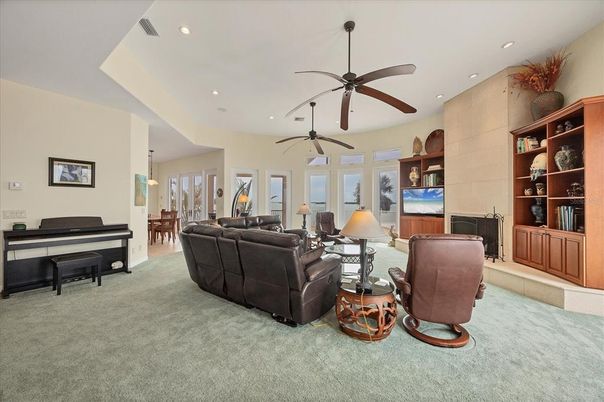 Interior, Living room, Pendant Lights, Piano, Recessed Lighting