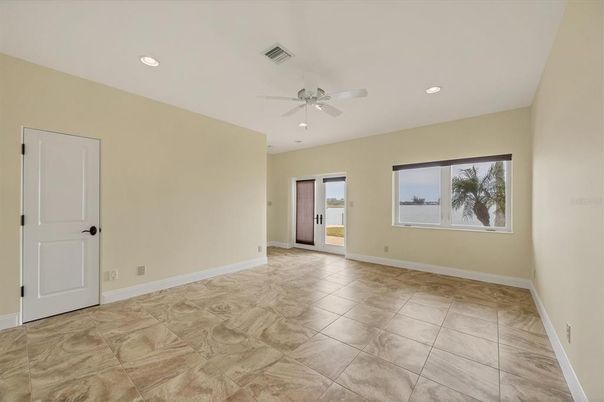 Empty room, Interior, Recessed Lighting