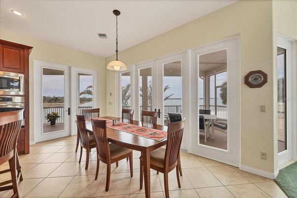 Dining room, Interior, Pendant Lights, Recessed Lighting