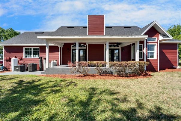 Exterior, Facade, Ranch