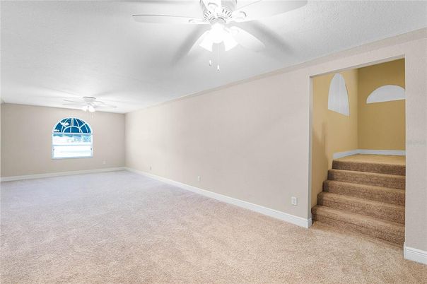 Empty room, Interior