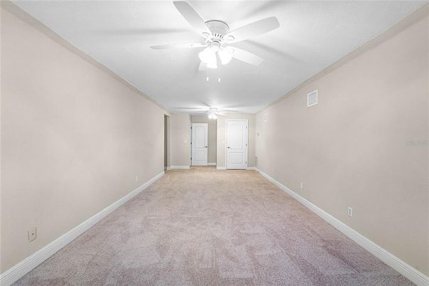 Empty room, Interior